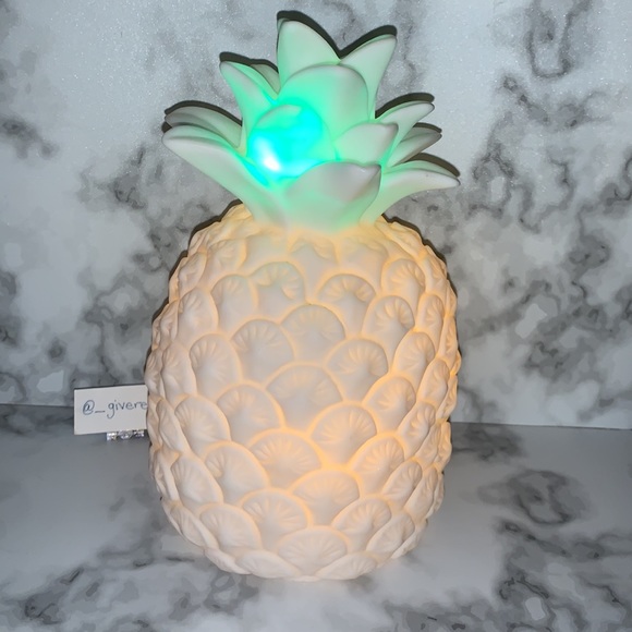 Glowing Pineapple Table Lamp / Decor - Picture 9 of 14